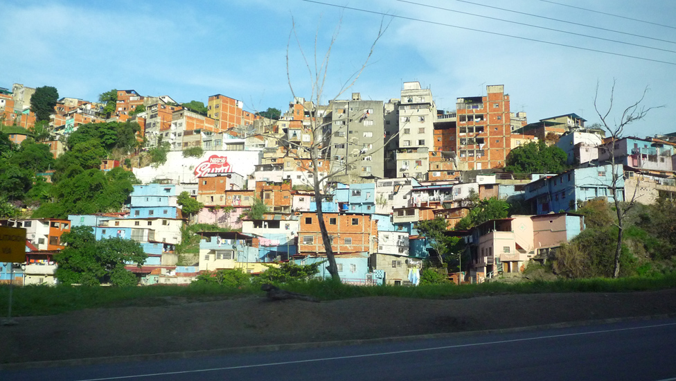 Entering Caracas 008